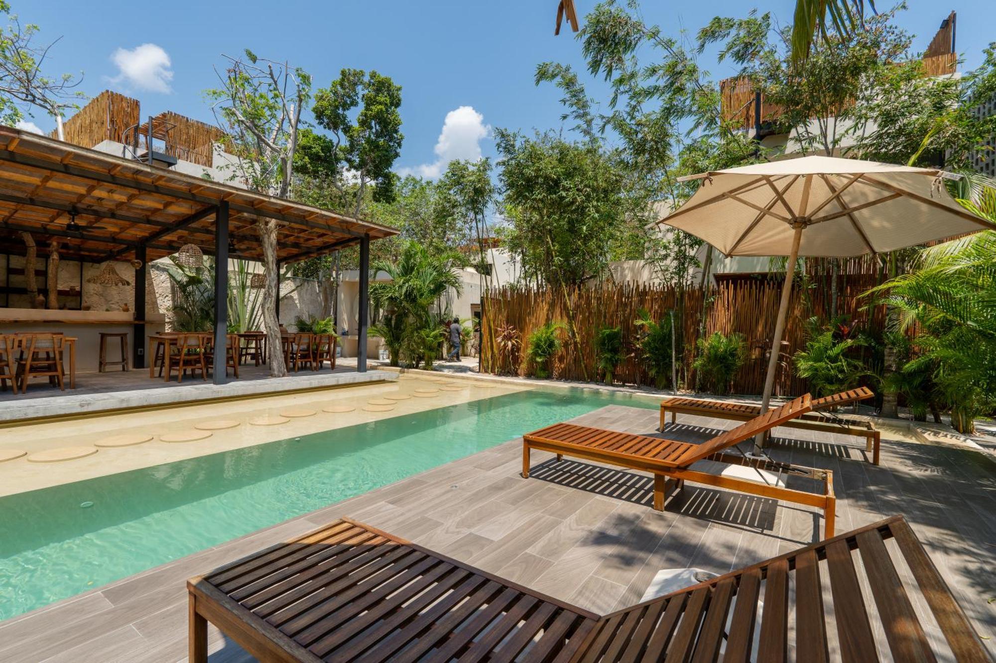 Moonstone - With Private Pool And 24hrs Security & Club Access Pousada *