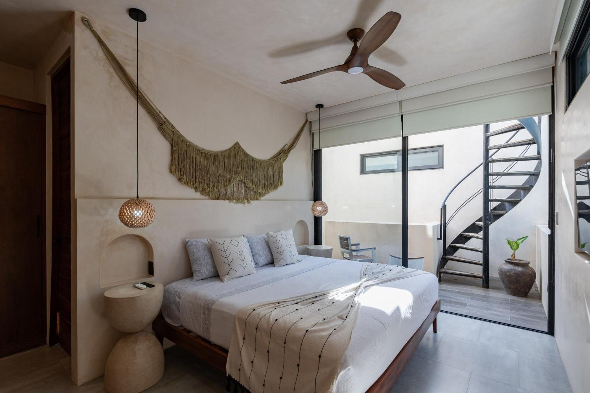 Moonstone - With Private Pool And 24hrs Security & Club Access Pousada
